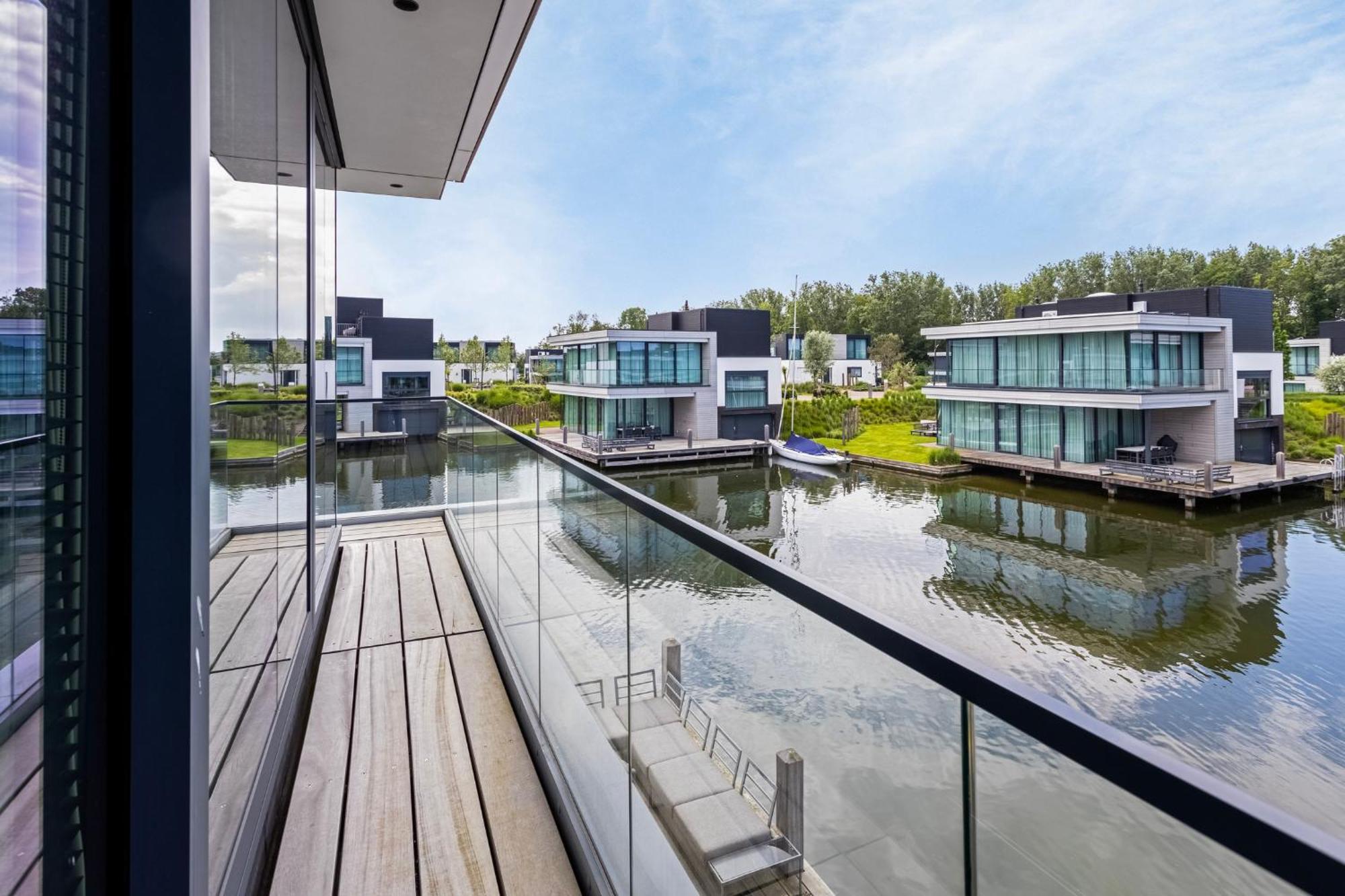 Lake House With Dock At Lake Veere, Zeeland Arnemuiden Exteriör bild